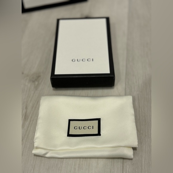 Gucci Box, Dust and Shopping Bag Set. - Picture 2 of 6